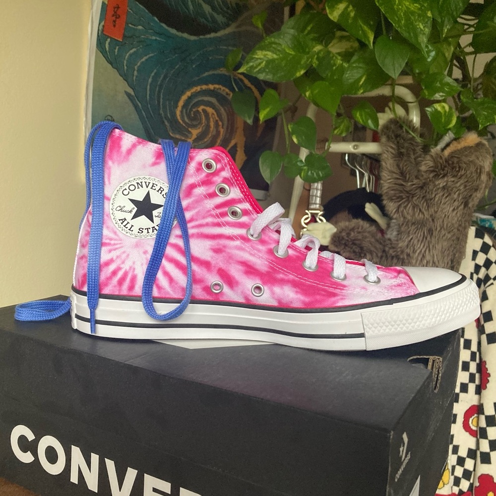 TIE-DYE pink converse men’s size 8 women’s 10